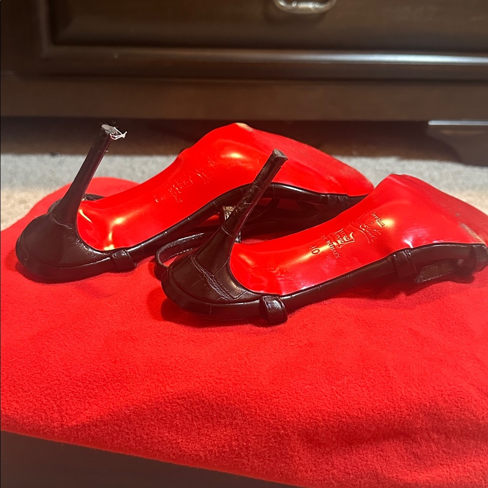 Black Croc-Embossed Strappy Heels - Picture 4 of 4